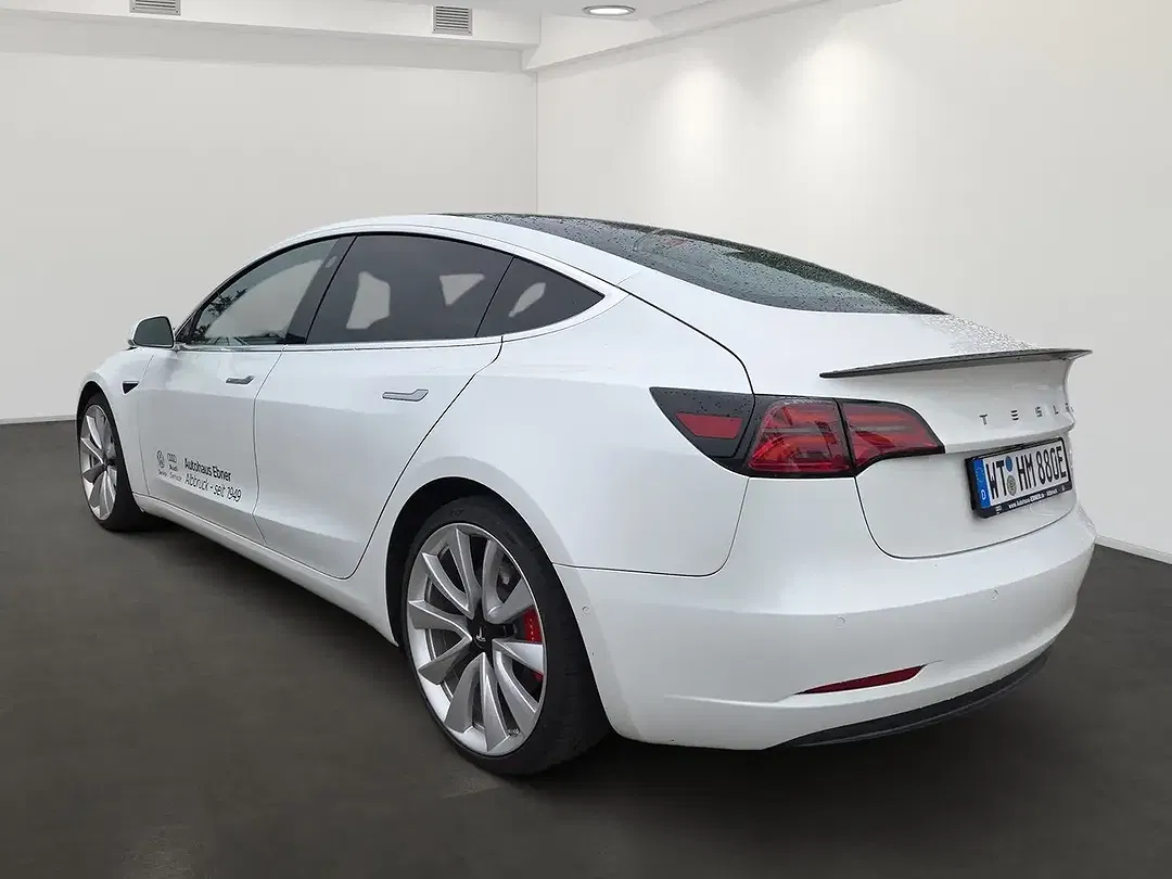 Tesla Model 3 - Thumbnail 5
