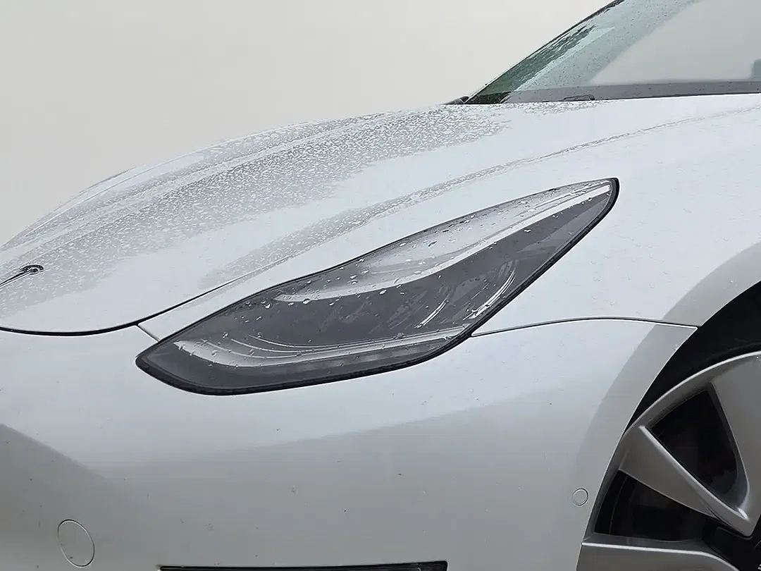 Tesla Model 3 - Thumbnail 6