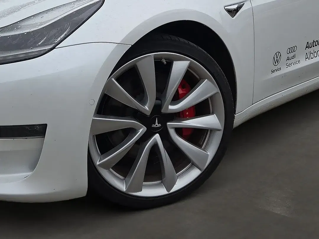 Tesla Model 3 - Thumbnail 7