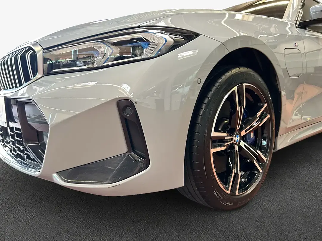 BMW 330 - Thumbnail 6
