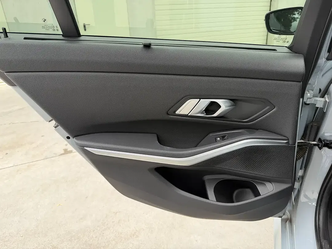 BMW 330 - Thumbnail 13
