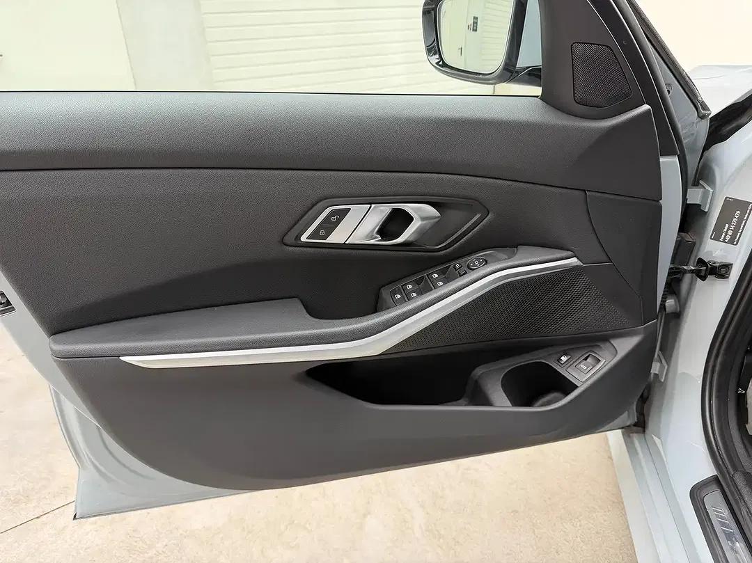 BMW 330 - Thumbnail 15