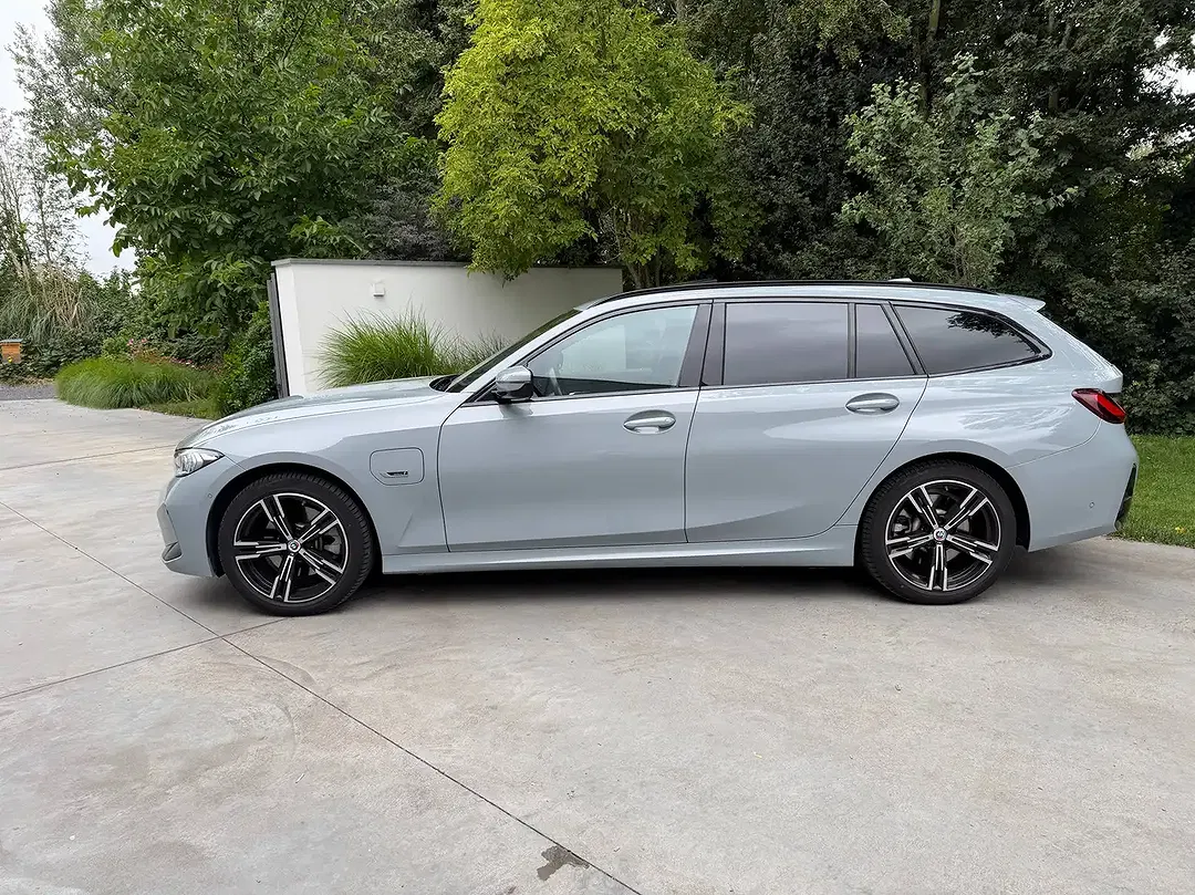 BMW 330 - Thumbnail 5