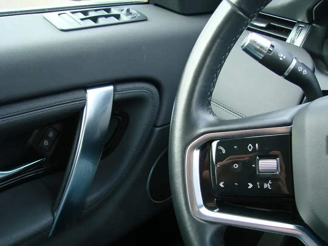 Land Rover Discovery Sport - Thumbnail 9