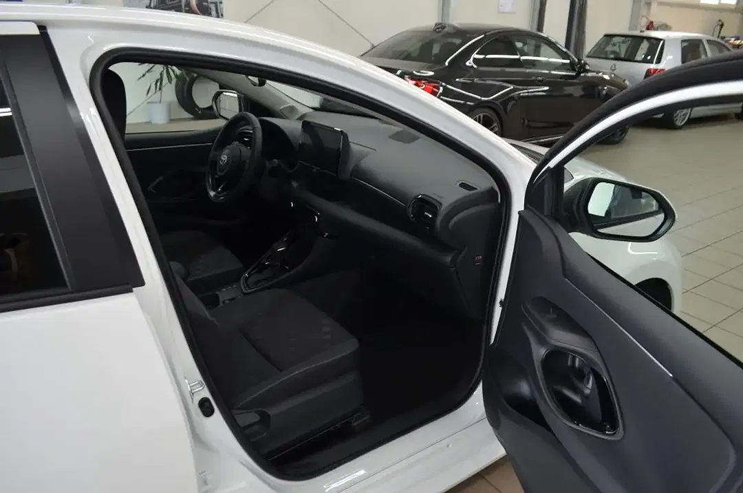 Toyota Yaris - Thumbnail 10