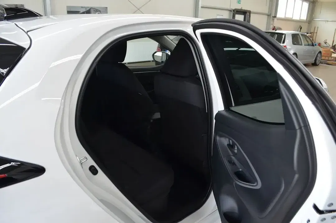 Toyota Yaris - Thumbnail 11