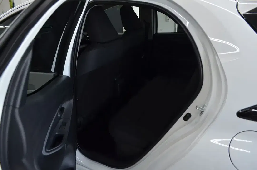 Toyota Yaris - Thumbnail 12