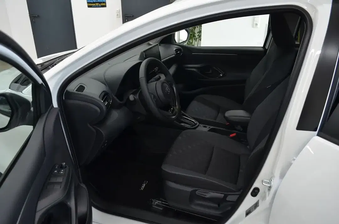 Toyota Yaris - Thumbnail 13