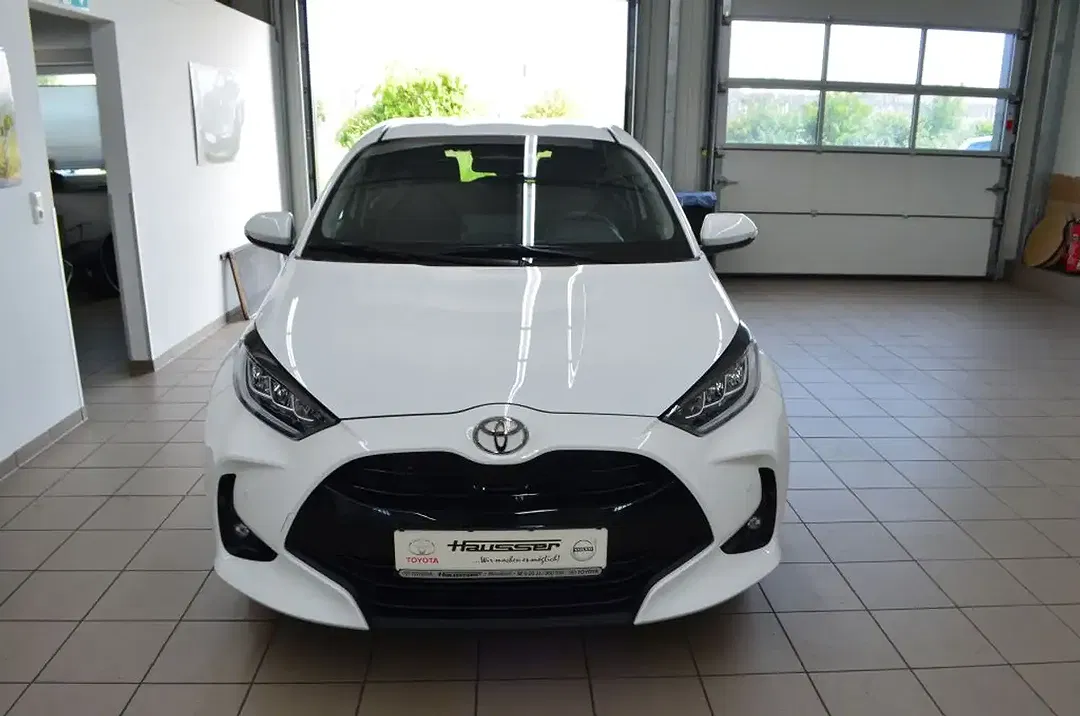 Toyota Yaris - Thumbnail 2
