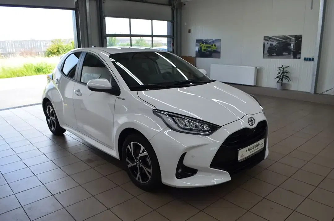 Toyota Yaris - Thumbnail 3