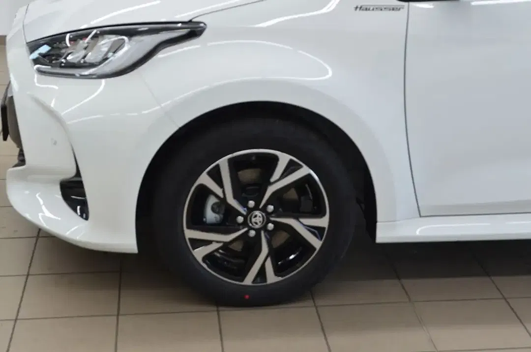 Toyota Yaris - Thumbnail 5