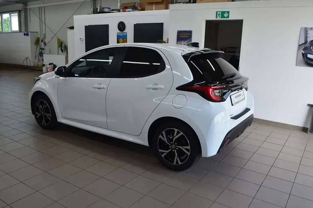 Toyota Yaris - Thumbnail 6