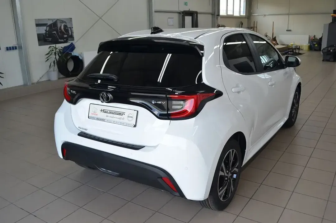 Toyota Yaris - Thumbnail 8