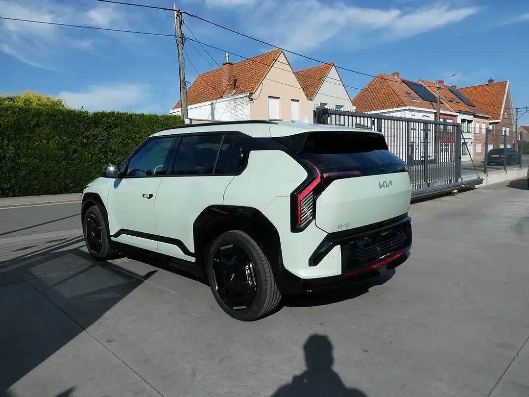 Kia EV3 - Thumbnail 4