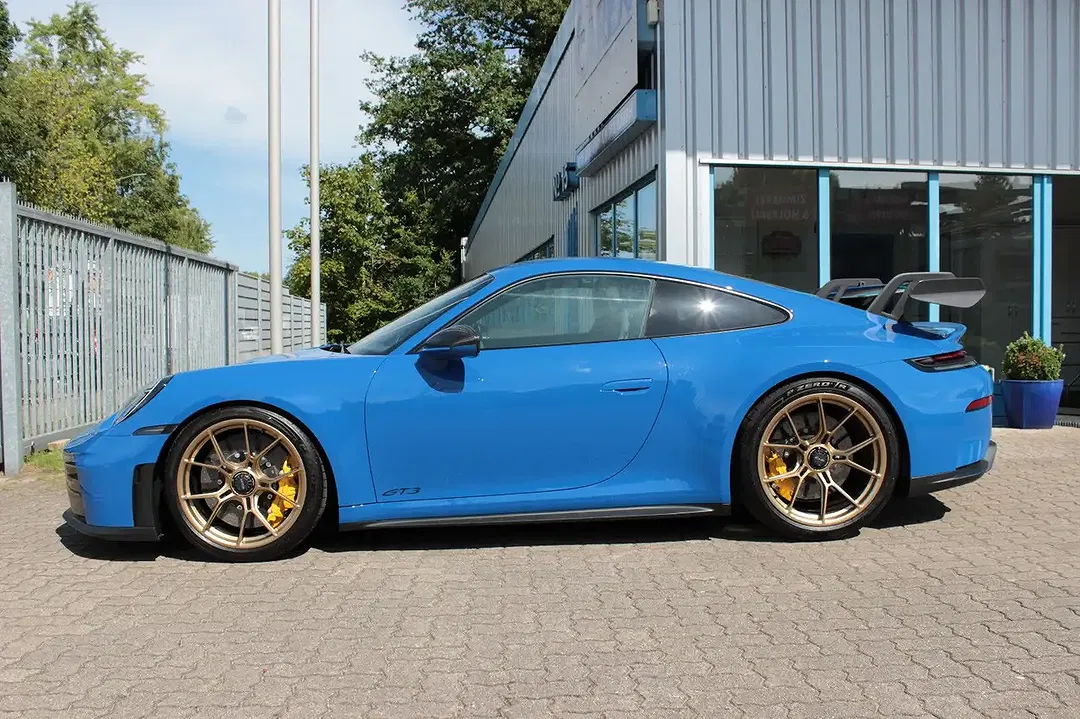 Porsche 992 - Thumbnail 3