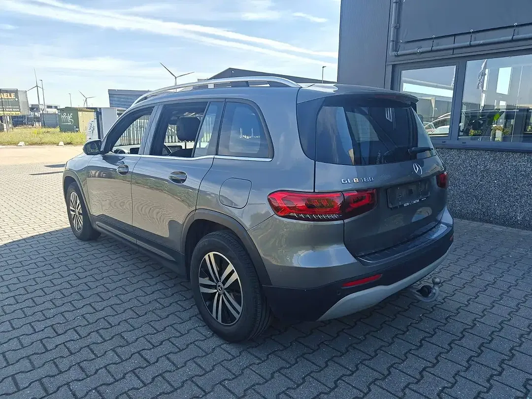 Mercedes-Benz GLB 180 - Thumbnail 4