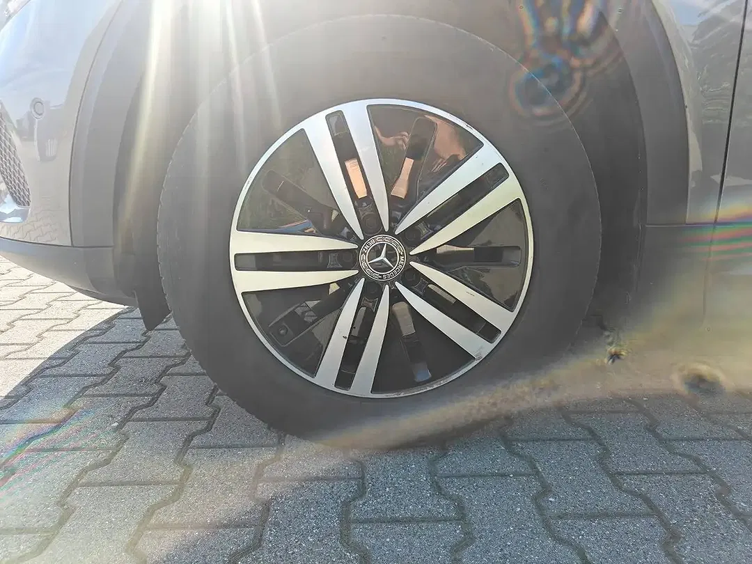 Mercedes-Benz GLB 180 - Thumbnail 8
