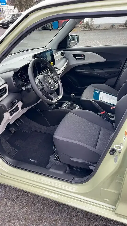 Suzuki Swift - Thumbnail 9