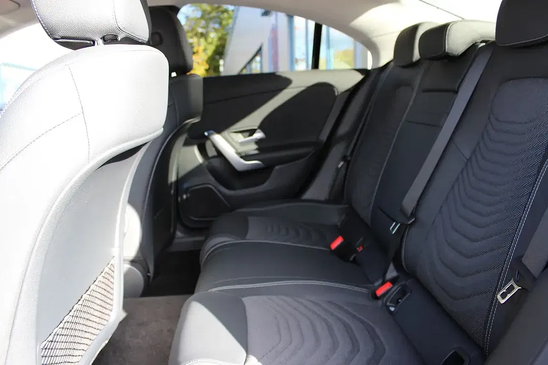Mercedes-Benz CLA 180 - Thumbnail 11