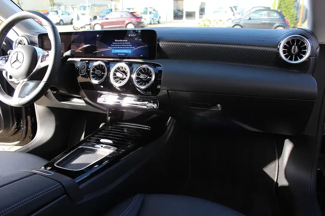 Mercedes-Benz CLA 180 - Thumbnail 9