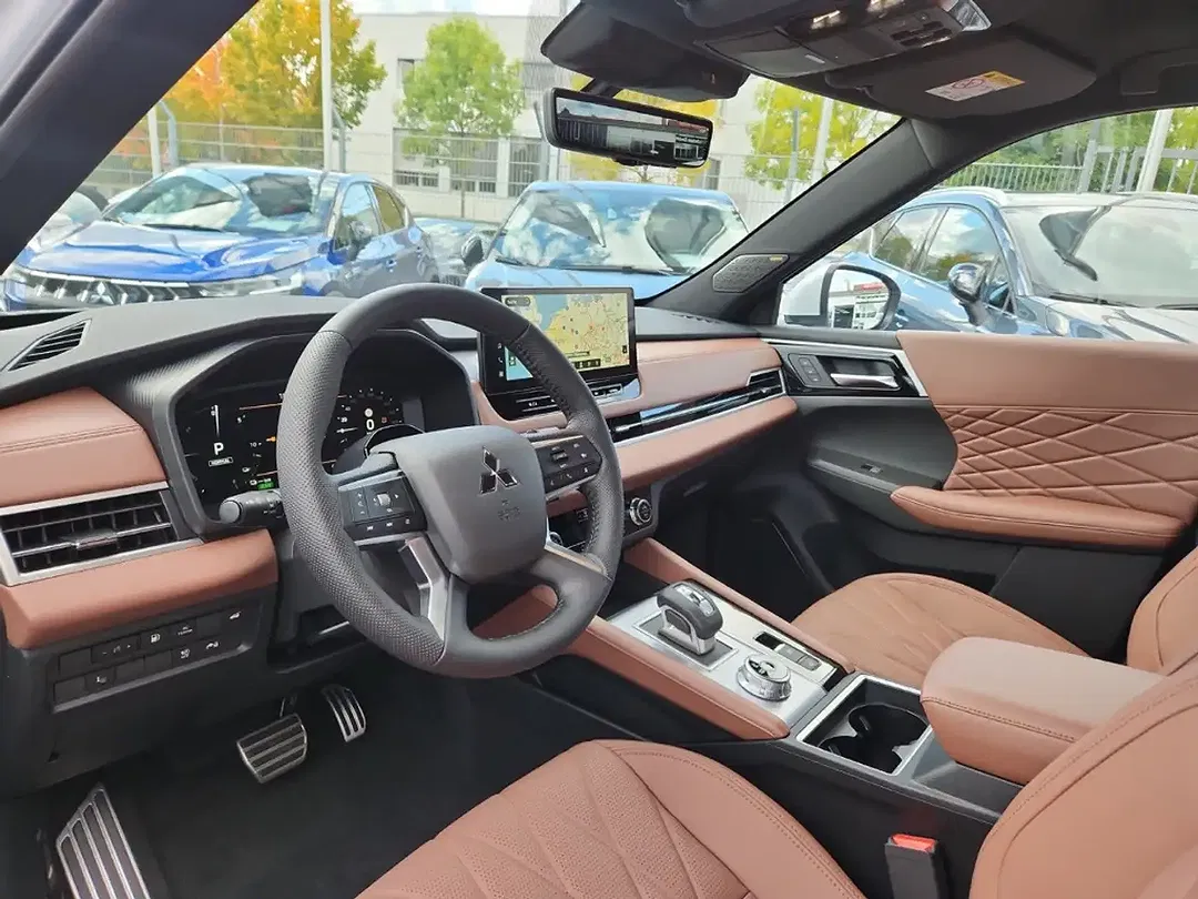 Mitsubishi Outlander - Thumbnail 8