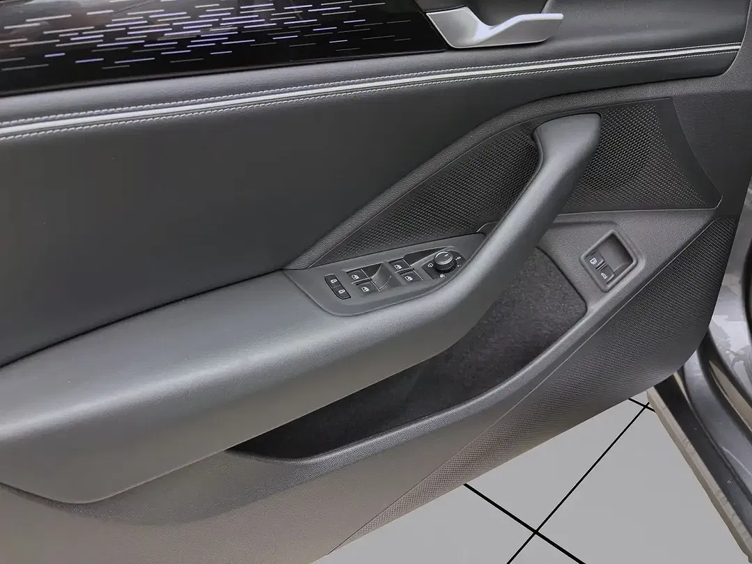 Volkswagen Passat Variant - Thumbnail 11