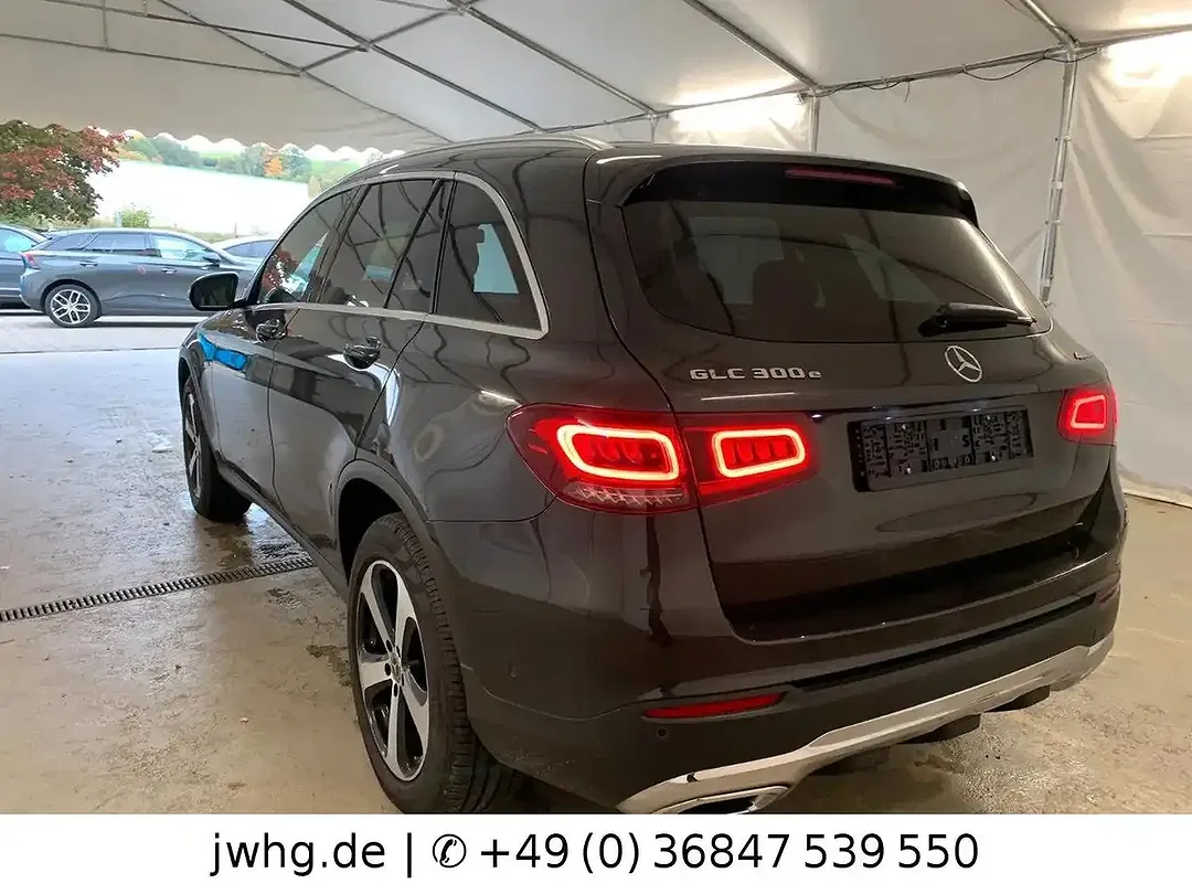 Mercedes-Benz GLC 300 - Thumbnail 3