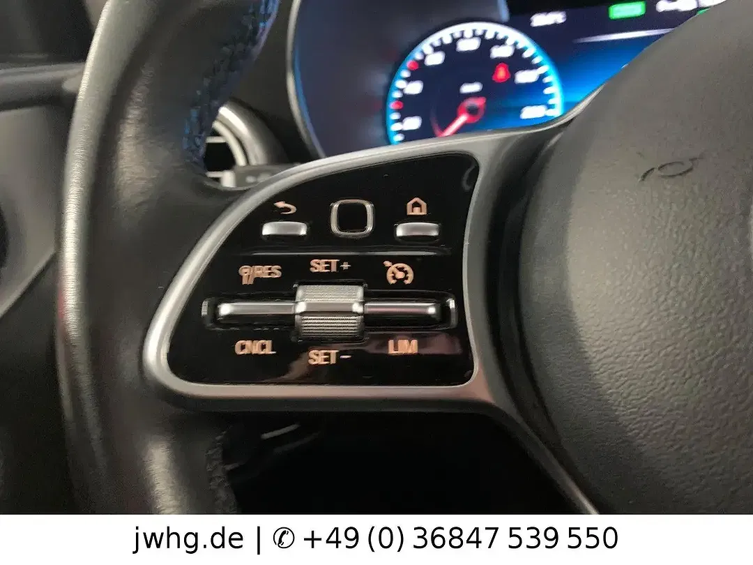 Mercedes-Benz GLC 300 - Thumbnail 9