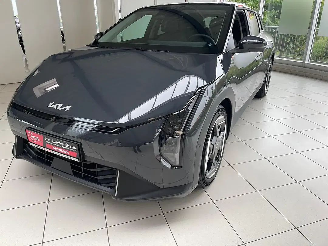Kia EV4 - Thumbnail 2