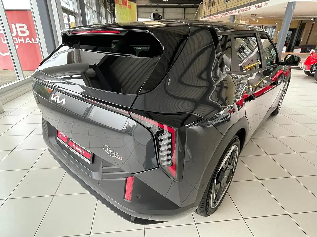 Kia EV4 - Thumbnail 5