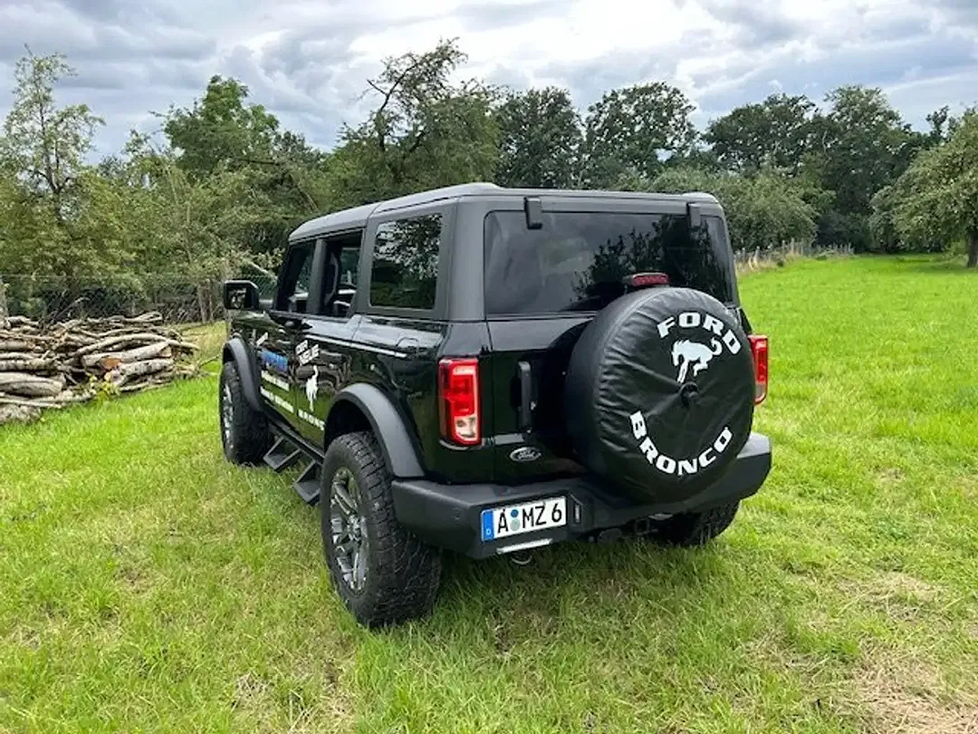Ford Bronco - Thumbnail 3