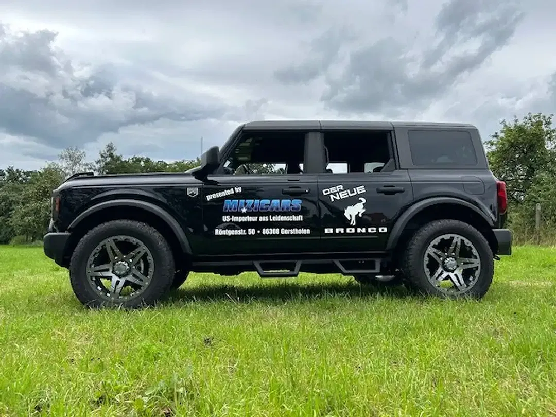 Ford Bronco - Thumbnail 4