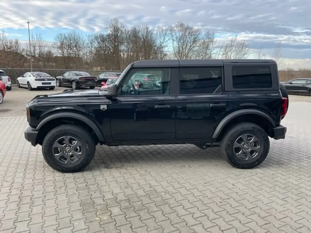 Ford Bronco - Thumbnail 5