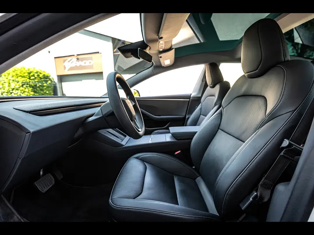 Tesla Model 3 - Thumbnail 12