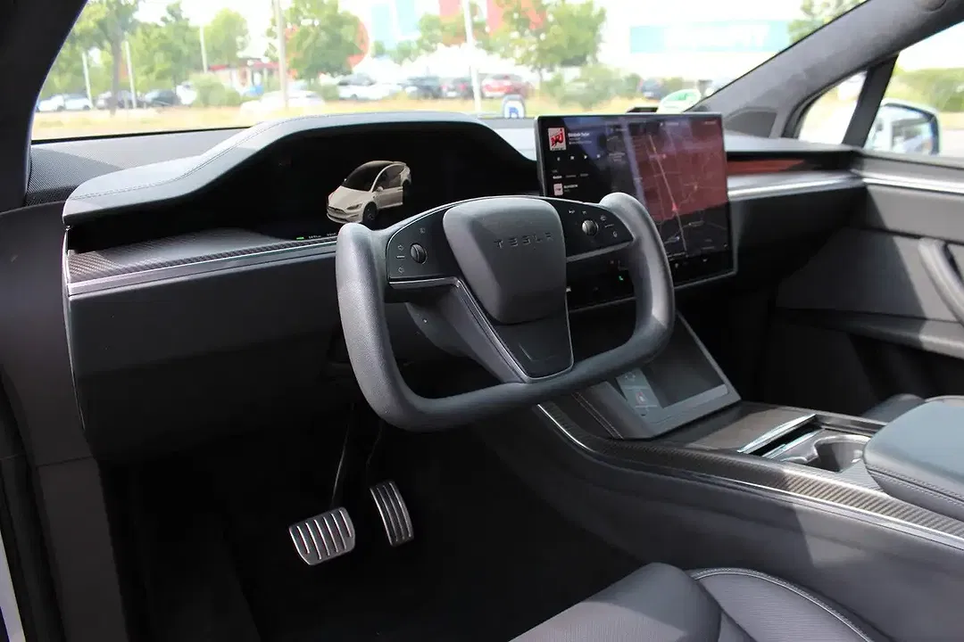 Tesla Model X - Thumbnail 12