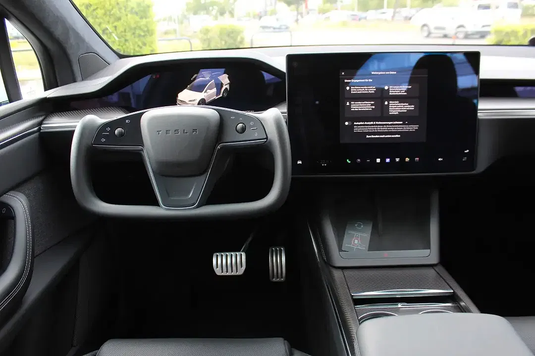 Tesla Model X - Thumbnail 13