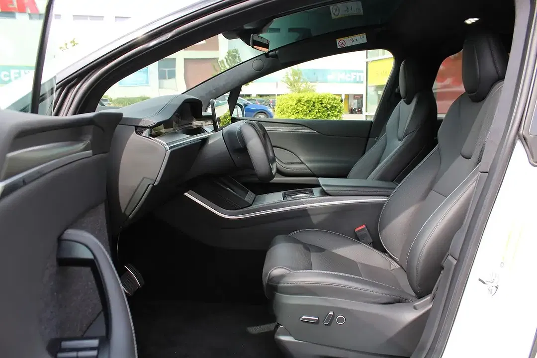 Tesla Model X - Thumbnail 14