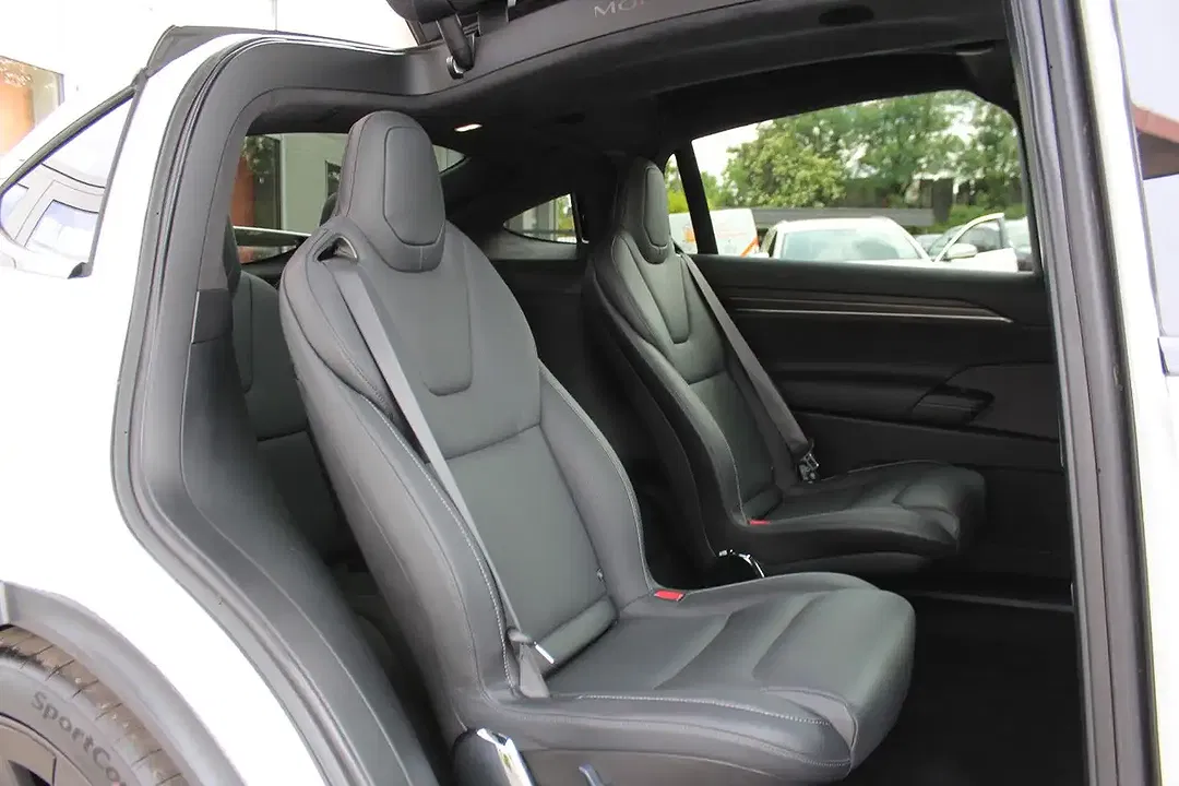 Tesla Model X - Thumbnail 15