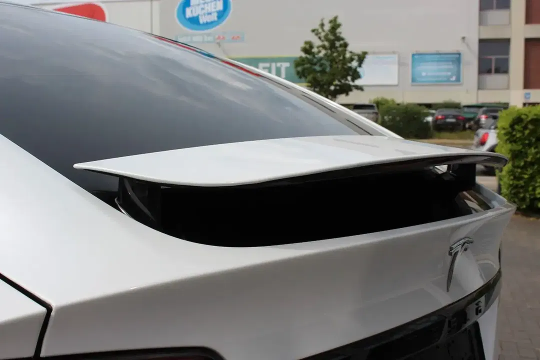 Tesla Model X - Thumbnail 6