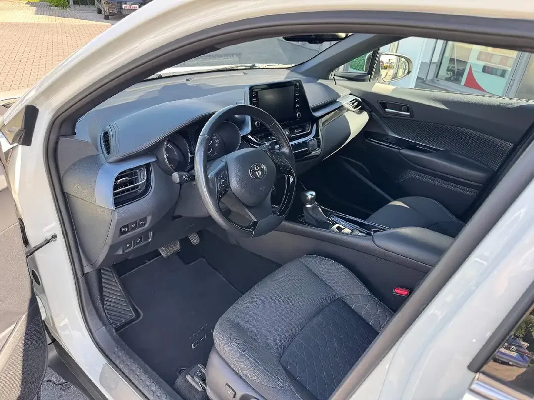 Toyota C-HR - Thumbnail 10