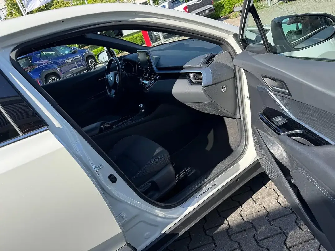 Toyota C-HR - Thumbnail 12