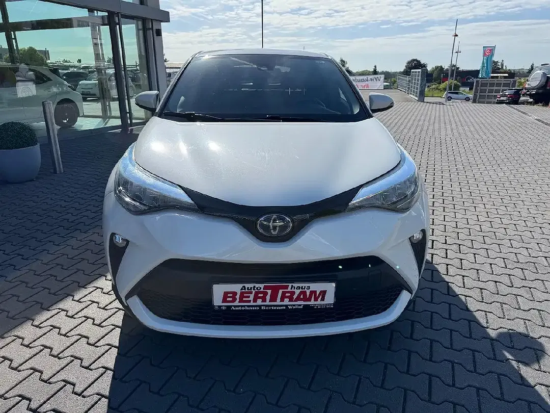 Toyota C-HR - Thumbnail 2