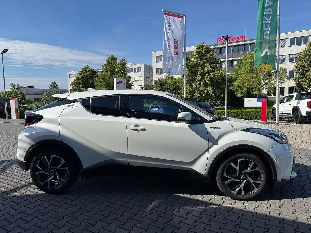 Toyota C-HR - Thumbnail 4