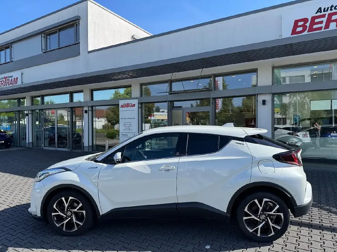 Toyota C-HR - Thumbnail 8