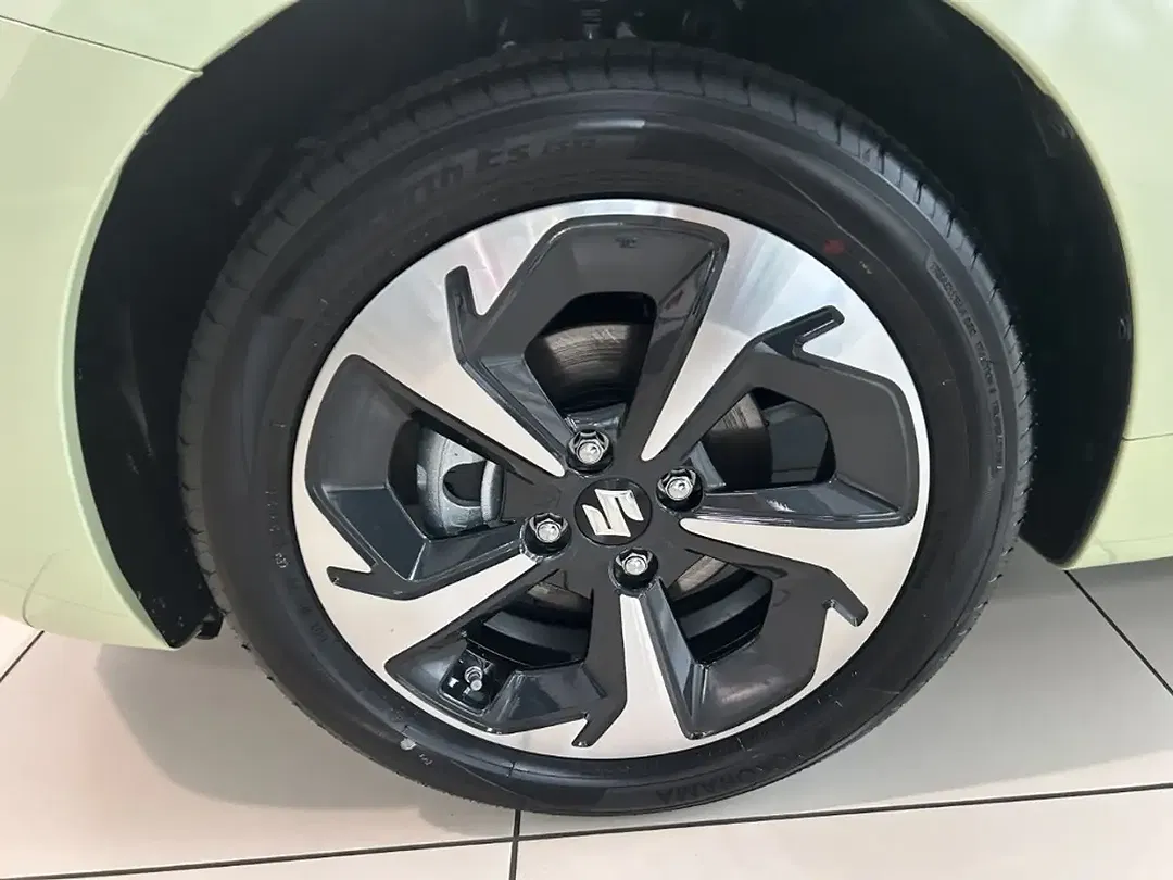 Suzuki Swift - Thumbnail 9