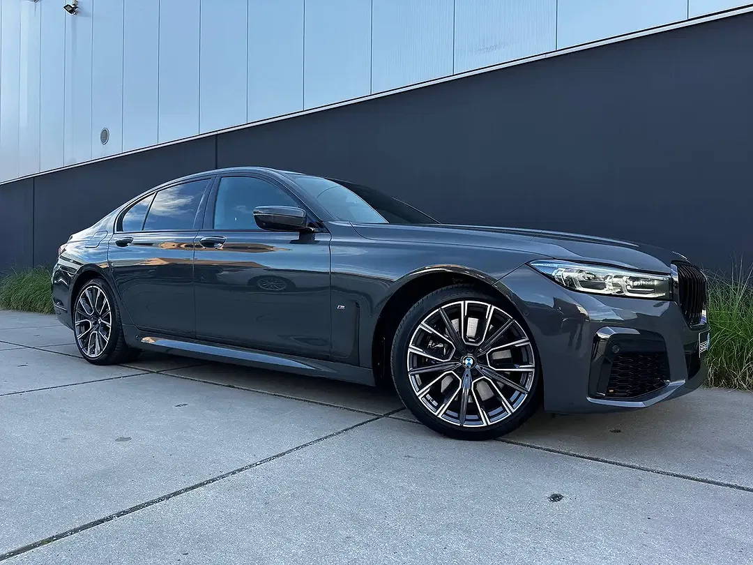 BMW 745 - Thumbnail 1