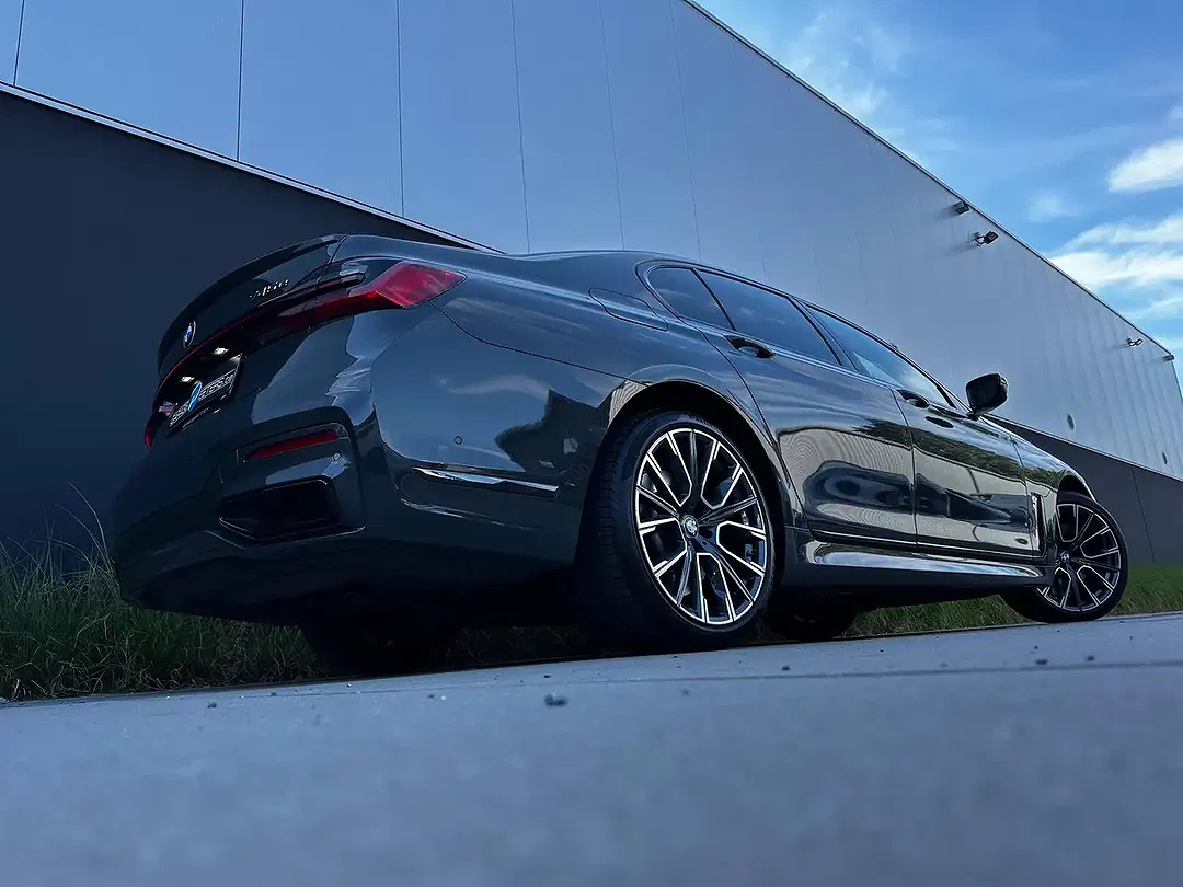 BMW 745 - Thumbnail 36