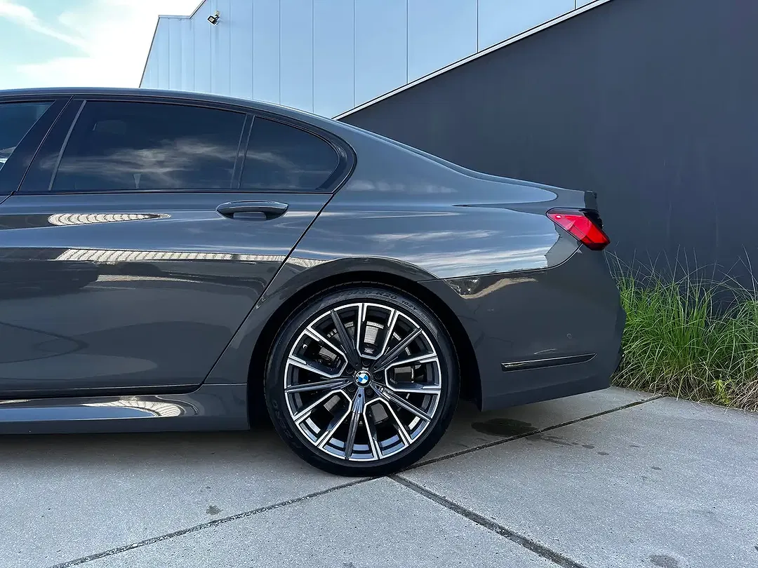 BMW 745 - Thumbnail 42