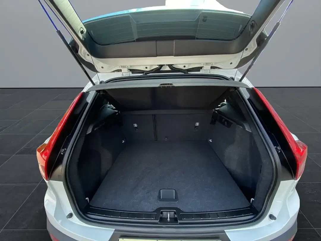Volvo XC40 - Thumbnail 11