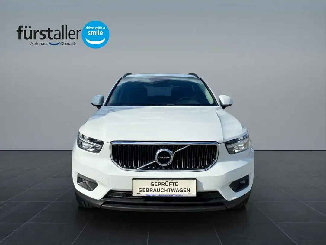 Volvo XC40 - Thumbnail 3